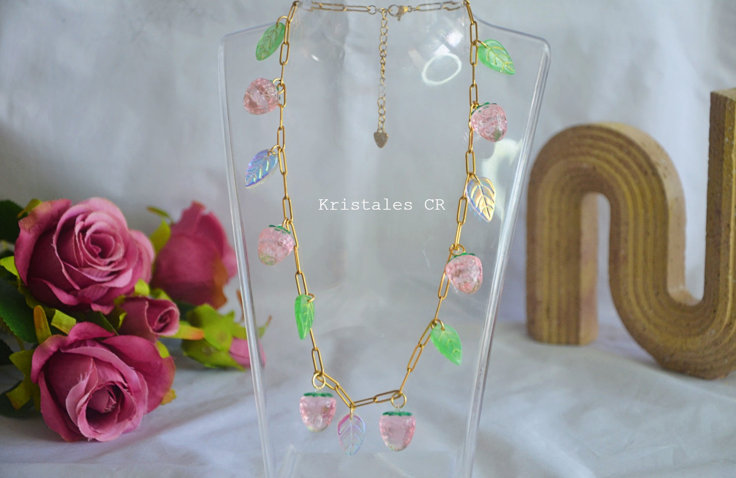 Collar de Fresas y Hojas