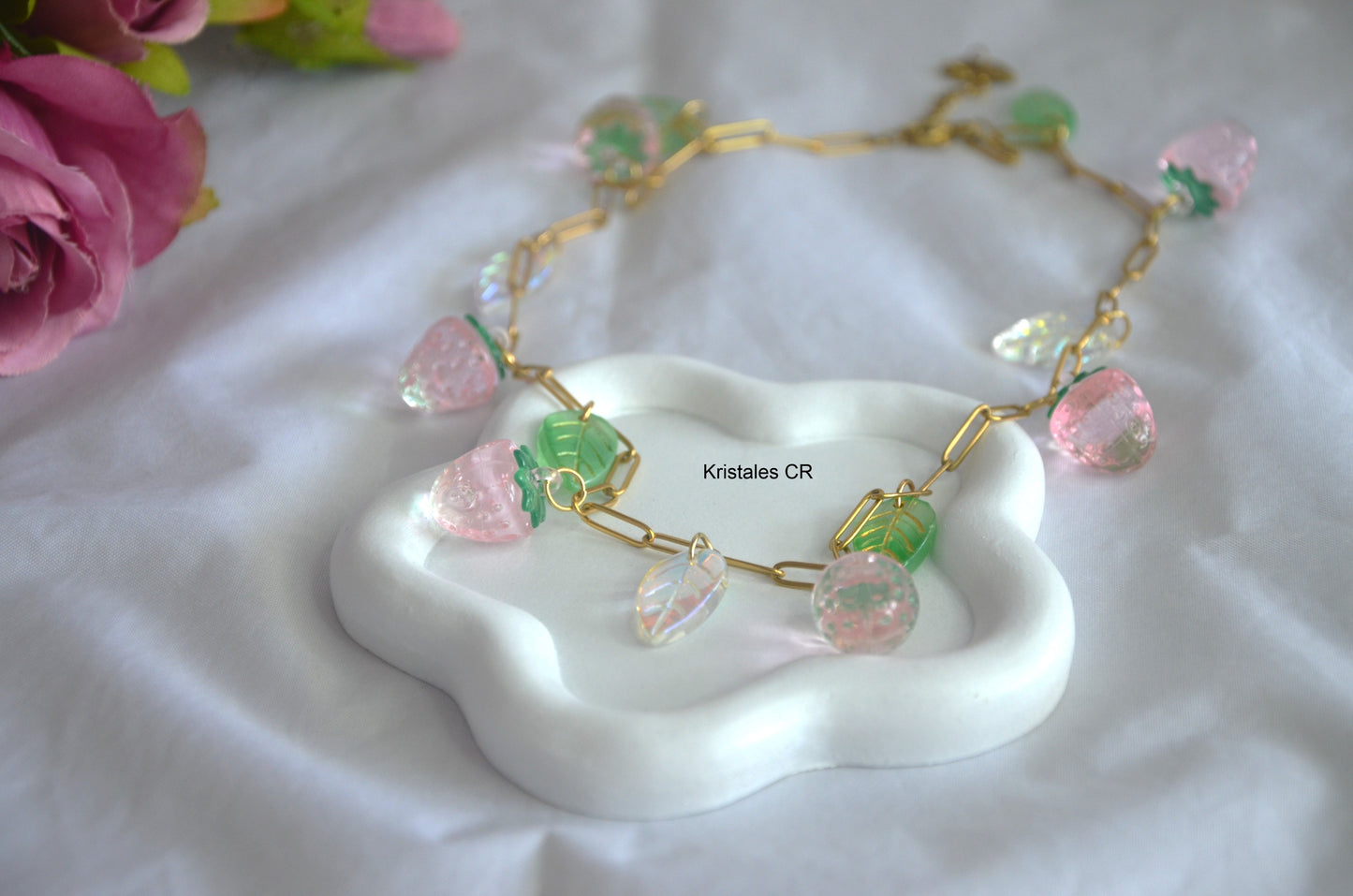 Collar de Fresas y Hojas