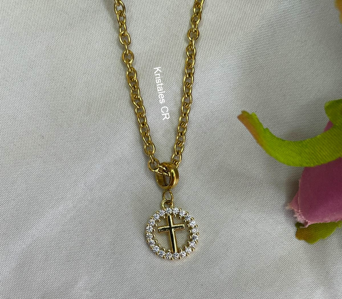 Collar con Cruz