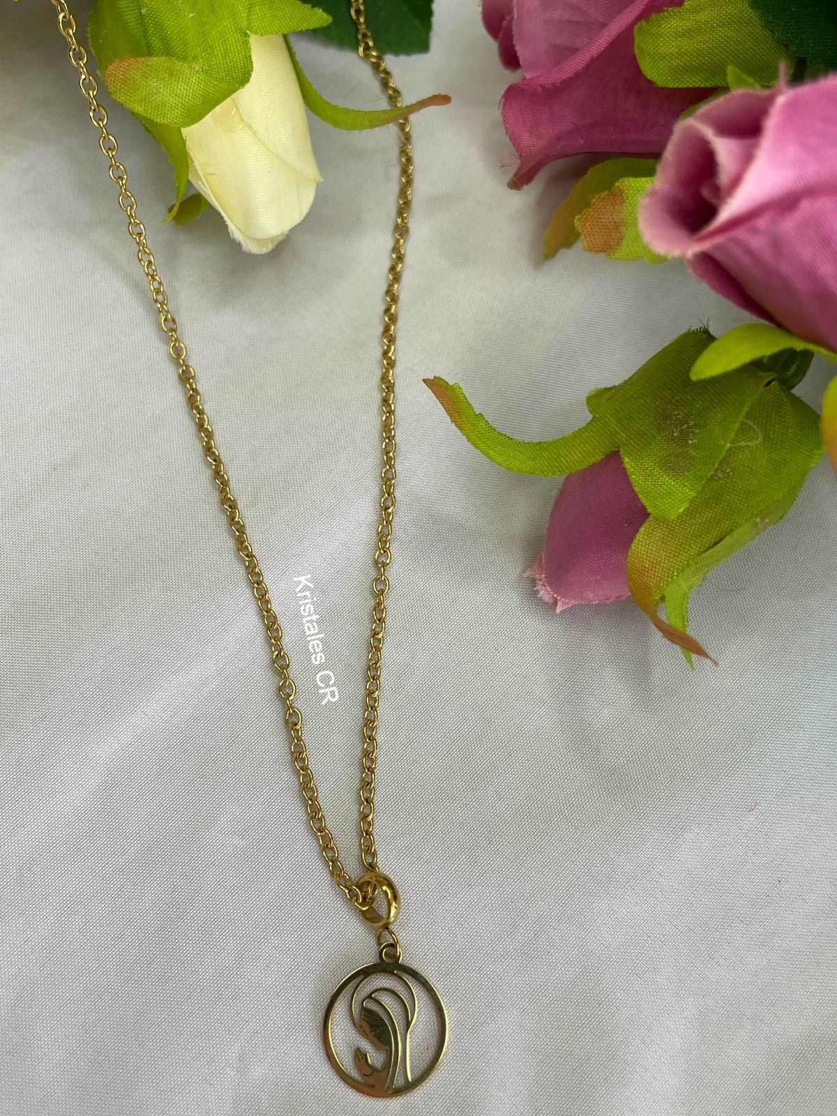 Collar con Dije de la Virgen