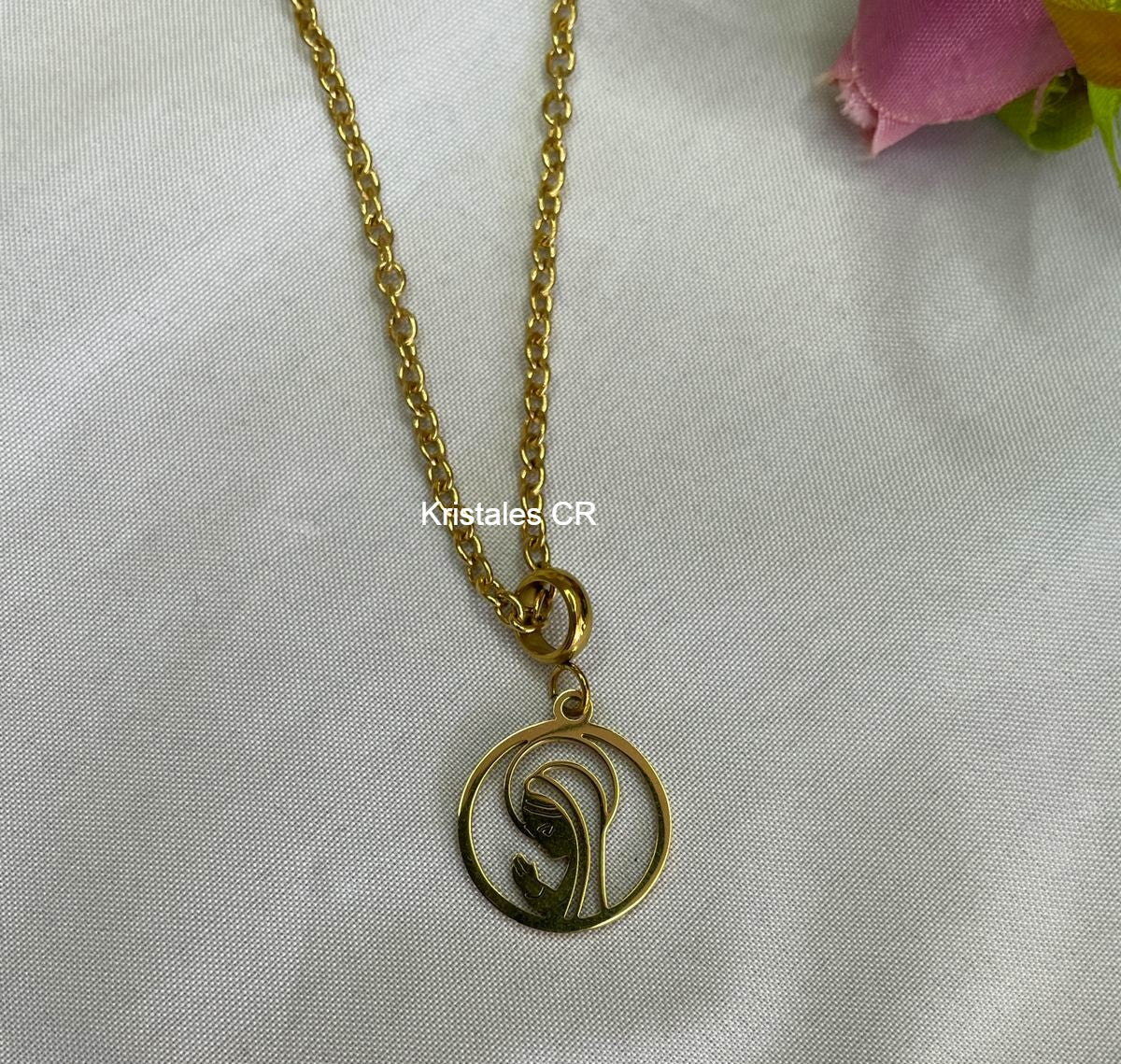 Collar con Dije de la Virgen