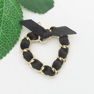 Dije Corazón con Cinta