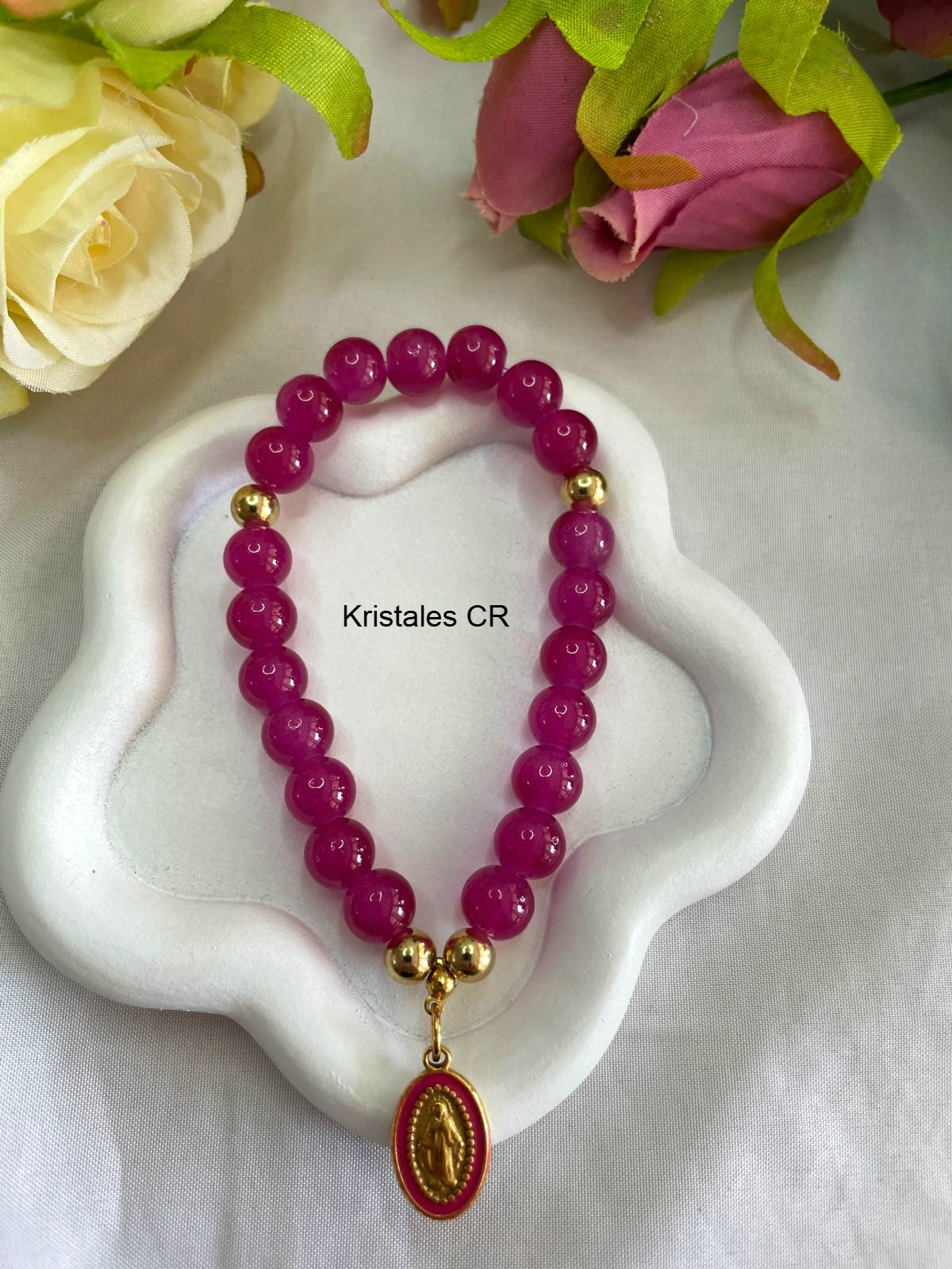 Pulsera Con Dije de La Virgen (Rosado Oscuro)